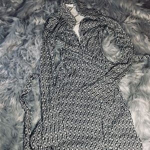 Diane von Furstenberg - B/W Wrap Dress- Size 4